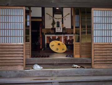 Japan Reisebericht: Eingang zur traditionellen Tempelherberge auf dem Berg Koya