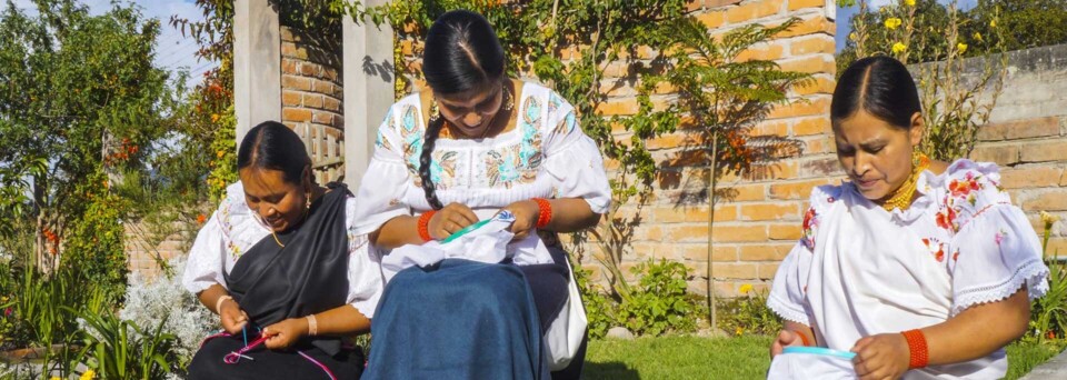 Quichua Community bei der Handstickerei