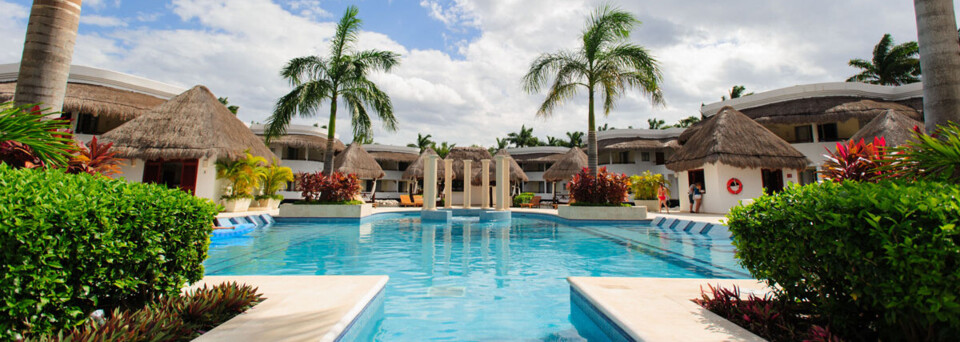 Pool im Grand Riviera Princess All Suites & Spa Resort