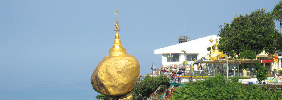 Golden Rock in Kyaikhtiyo