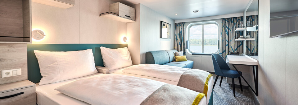Außenkabine mit getrennten Betten auf der Mein Schiff 7