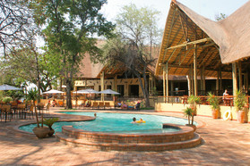 Pool der Chobe Safari Lodge