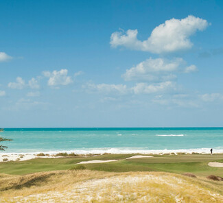 St. Regis Saadiyat Island Resort Abu Dhabi: Golfplatz  St. Regis Saadiyat Island Resort Abu Dhabi: Golfplatz