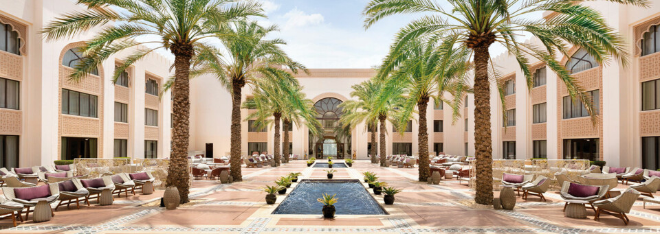 Courtyard des Shangri-La Al Husn Resort & Spa