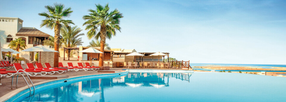 Pool des The Cove Rotana Resort