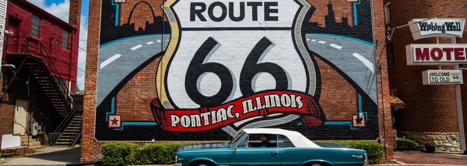 Pontiac Route 66 Mural in Illinois Chicago