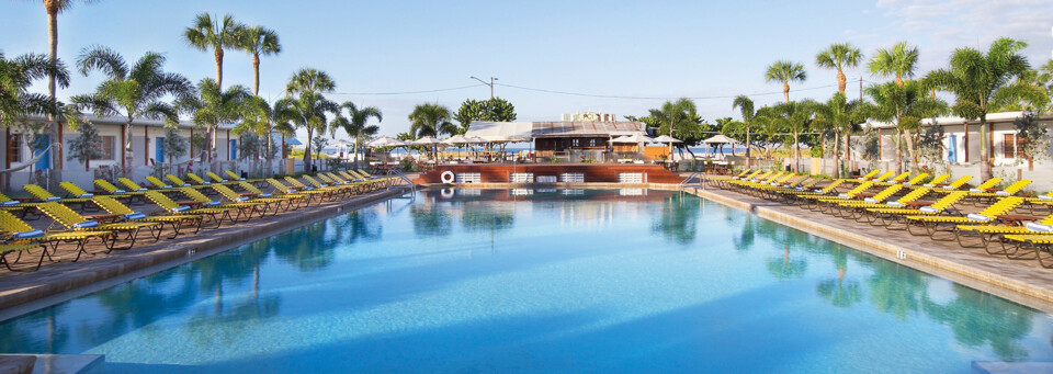 Swimmingpool Postcard Inn On the Beach St. Petersburg Beach