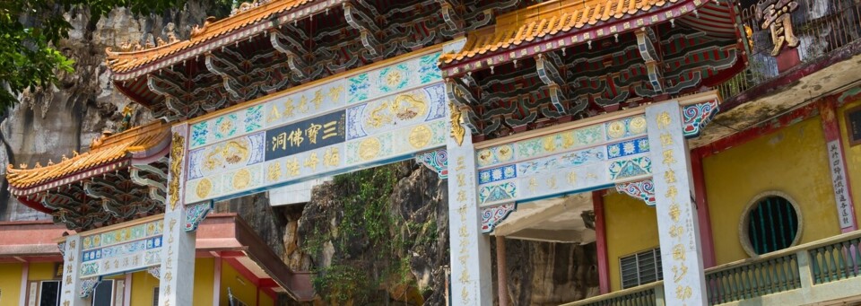 Sam Poh Tong Temple
