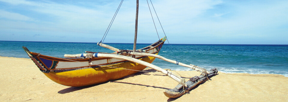 Boot am Strand auf Sri Lanka