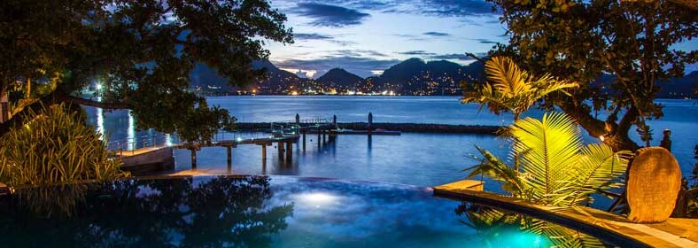 Cerf Island Resort Seychellen Pool bei Nacht