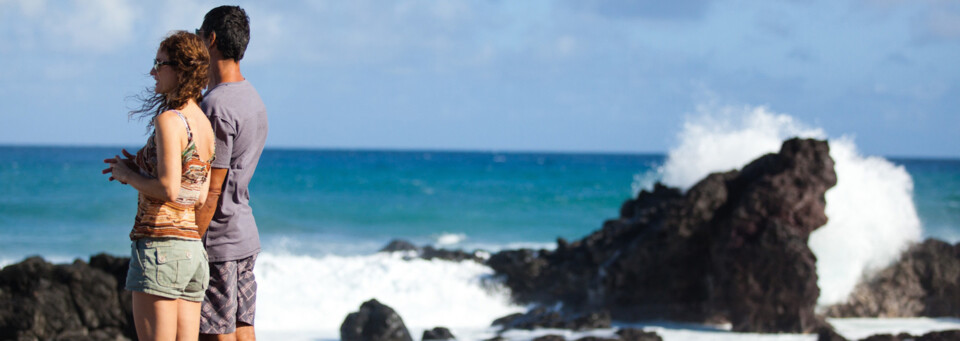 Paar am Strand von Maui