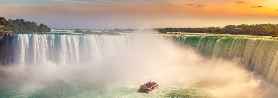 Niagarafälle in Kanada bei Sonnenuntergang