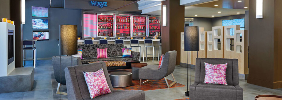 Aloft Houston Downtown - WXYZ Bar