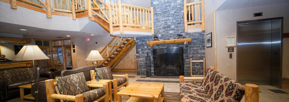 Lobby der Brewster's Mountain Lodge Banff