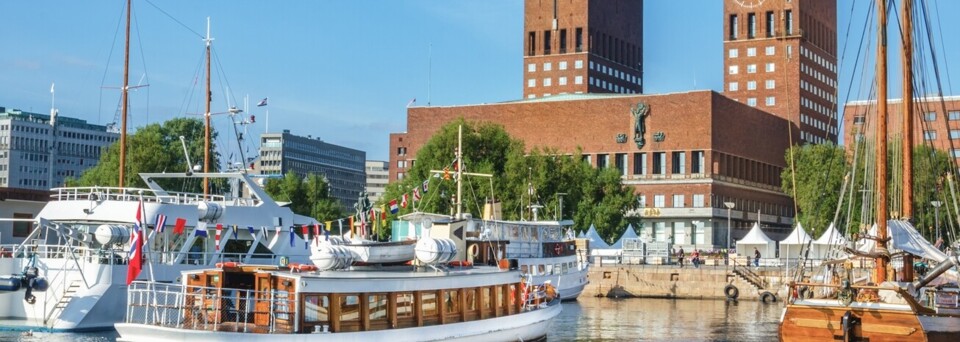 Oslo Rathaus und Hafen