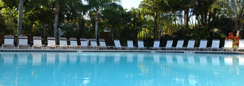 Pool bei Tag Appartmentanlage Park Shore Resort Naples