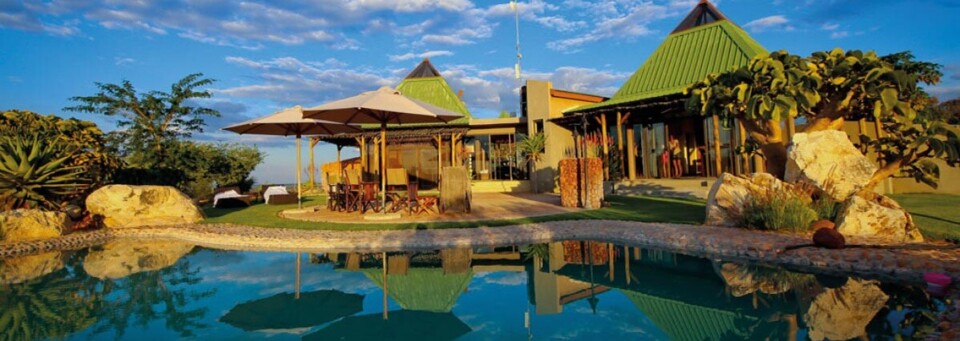 Außenansicht der Otjiwa Safari Lodge 