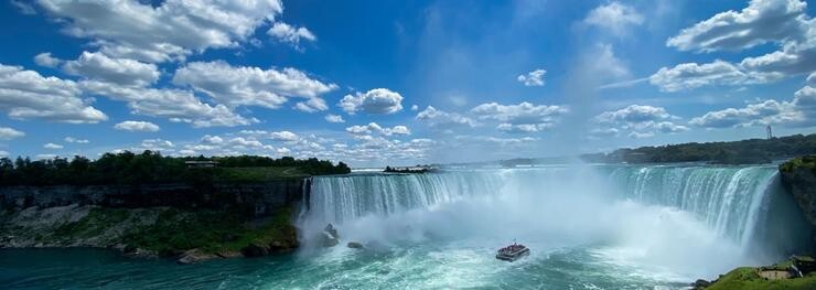 Fantastisches Farbenspiel bei den Niagara Fällen