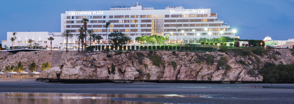 Außenansicht des Crowne Plaza Hotel Muscat