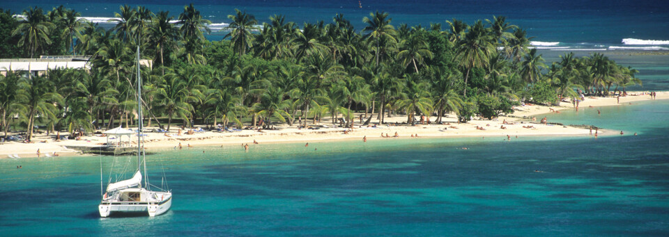 Guadaloupe Segelboot am Strand