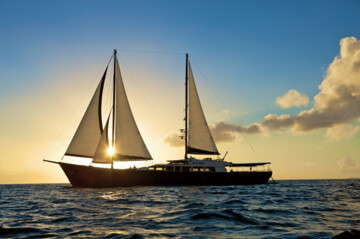 Kreuzfahrtschiff auf den Seychellen