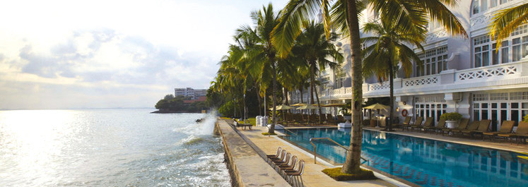 Pool des Eastern & Oriental Hotel Georgetown auf Penang