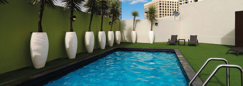 Pool des Vibe Hotel Sydney