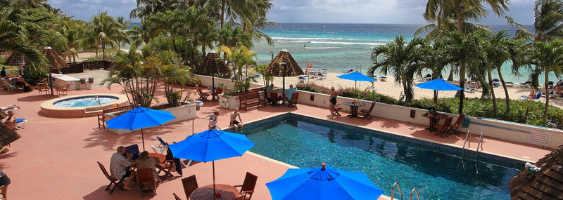 Pool des Coconut Court Beach Hotel