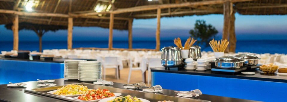 Abendessen im Restaurant des Sandies Baobab Beach