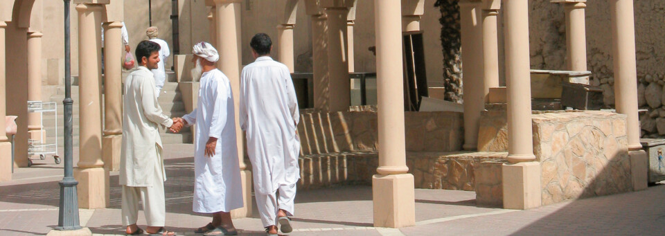 Araber in Round Tower Fort in Nizwa