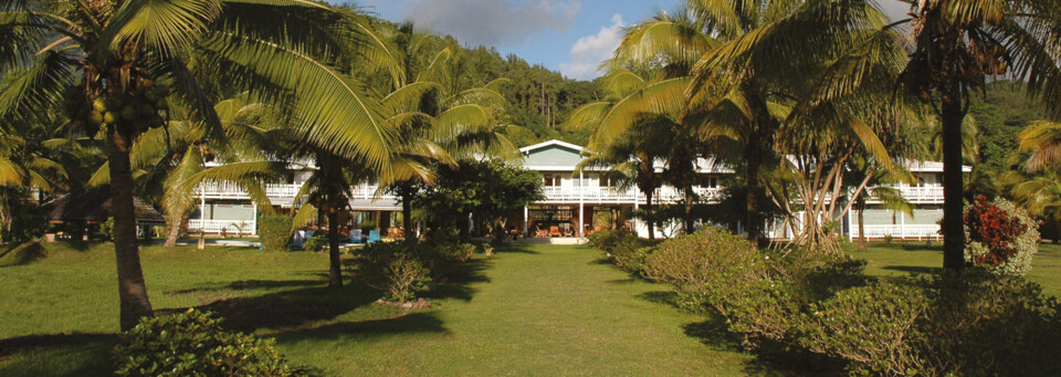 Außenansicht mit Gartenanlage - Raiatea Lodge