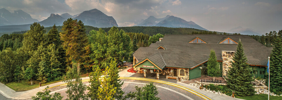 Außenansicht des Lake Louise Inn