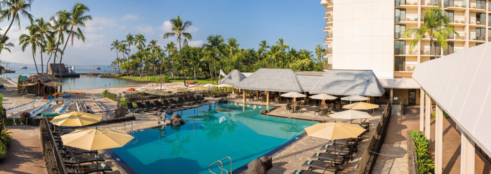 Pool des Courtyard King Kamehameha's Kona Beach Hotel auf Big Island