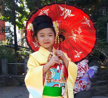Japanisches Kind in Kimono in Tokyo
