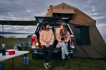 Paar beim Camping in Australien