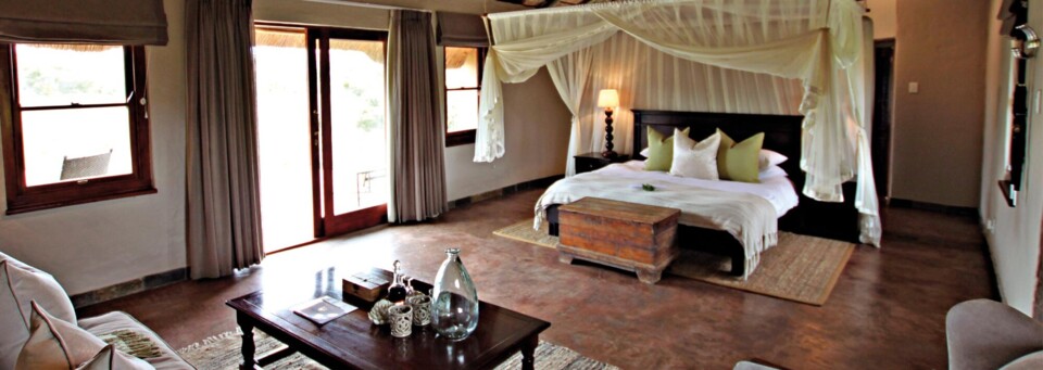 Zimmerbeispiel der Hlosi Game Lodge im Amakhala Game Reserve