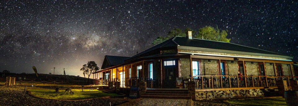 Broken Hill Outback Resort bei Nacht