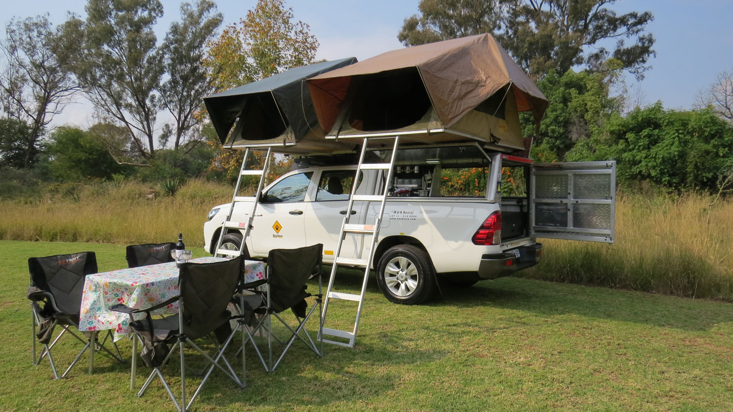 Bushlore Toyota Hilux 4x4 Safari Camper mit 2 Zelten