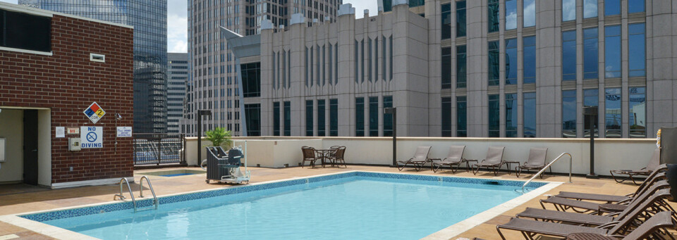 Pool des Holiday Inn Charlotte - Center City