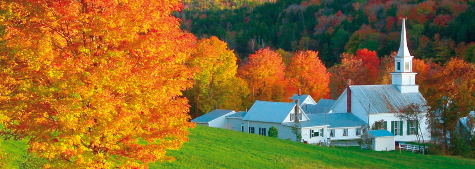 Kirche in Vermont im Herbst