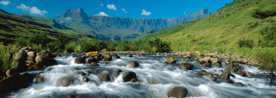Drakensberge mit Fluss