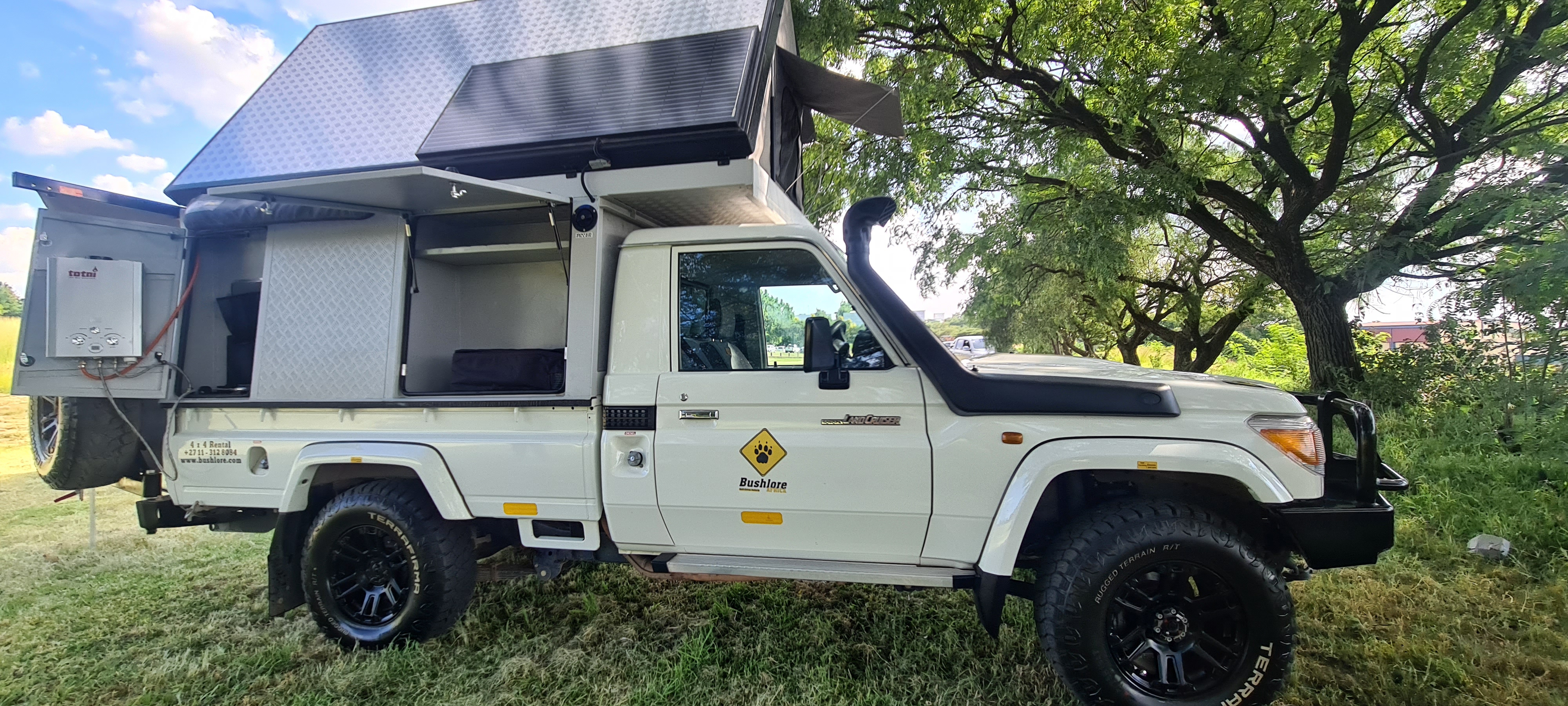 Bushlore Toyota Landcruiser Bushcamper mit Zelt