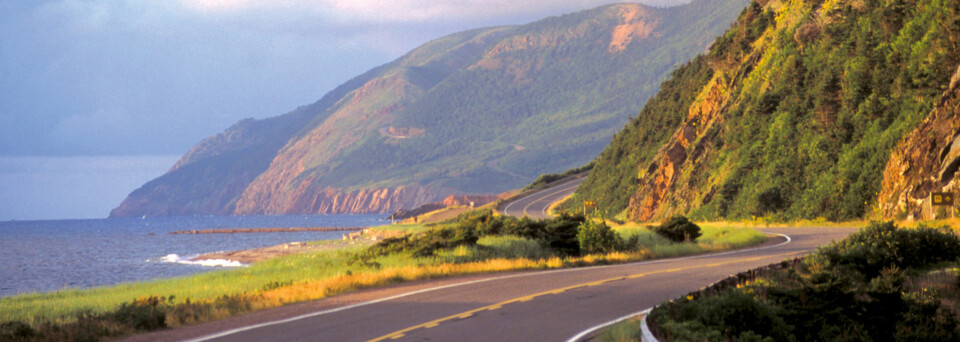 Straße entlang des Cape Breton Highlands Nationalparks