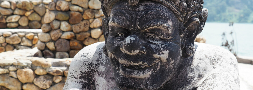 Steinskulptur im Ulun Danu Tempel