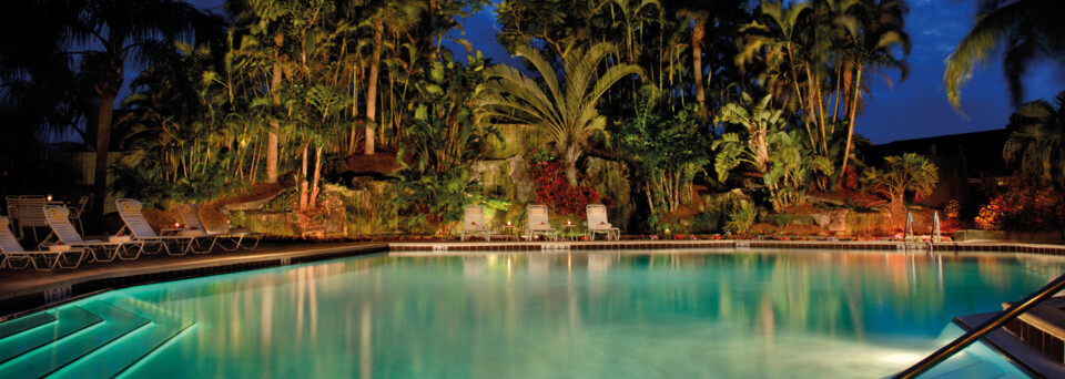 Pool bei Nacht Appartmentanlage Park Shore Resort Naples