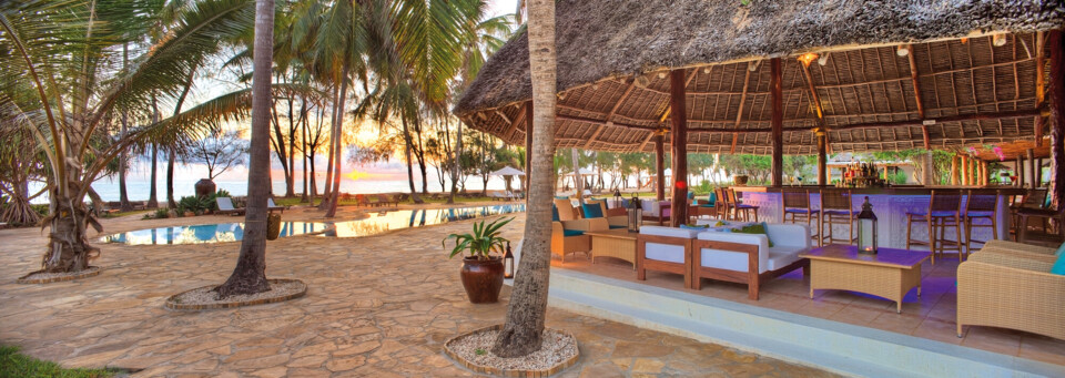 Poolbar des Bluebay Beach Resort & Spa in Kiwengwa