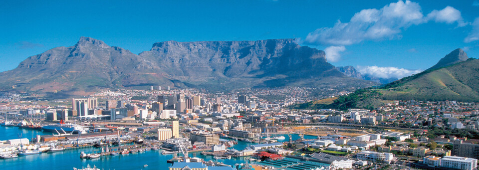 Blick auf Kapstadt, die Waterfront und den Tafelberg