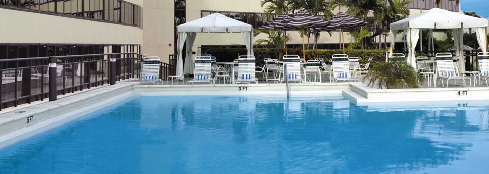 Pool des Crowne Plaza Miami International Airport