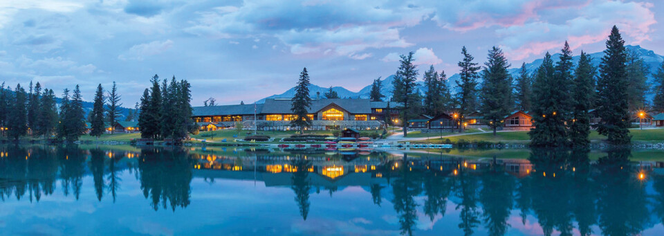 Außenansicht der The Fairmont Jasper Park Lodge