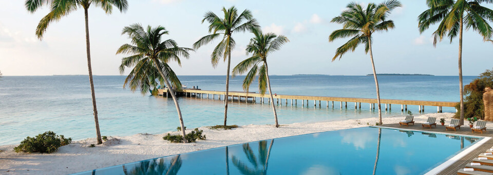 Reethi Faru Resort Pool